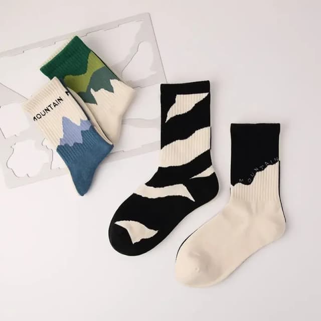 Calzini asimmetrici per coppia stile A/B: calzini in cotone non corrispondenti Harajuku, divertente regalo casual unisex per gli amanti della moda di strada