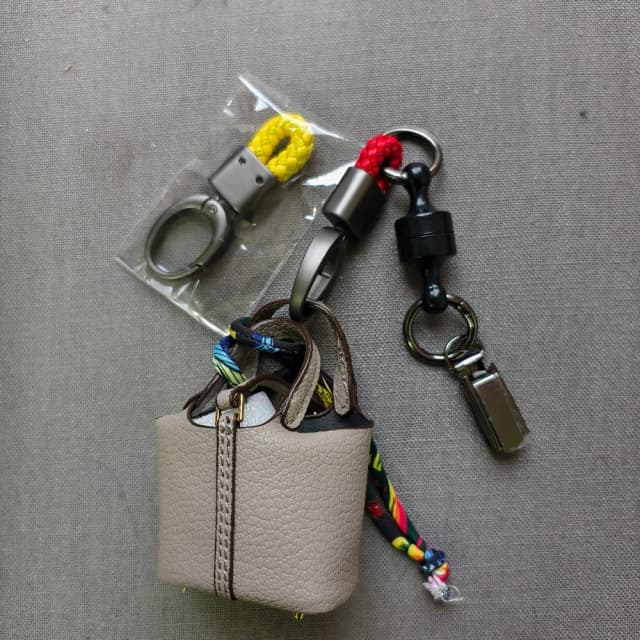 Portachiavi magnetico elastico per auto, supporto per putter, accessorio da golf.