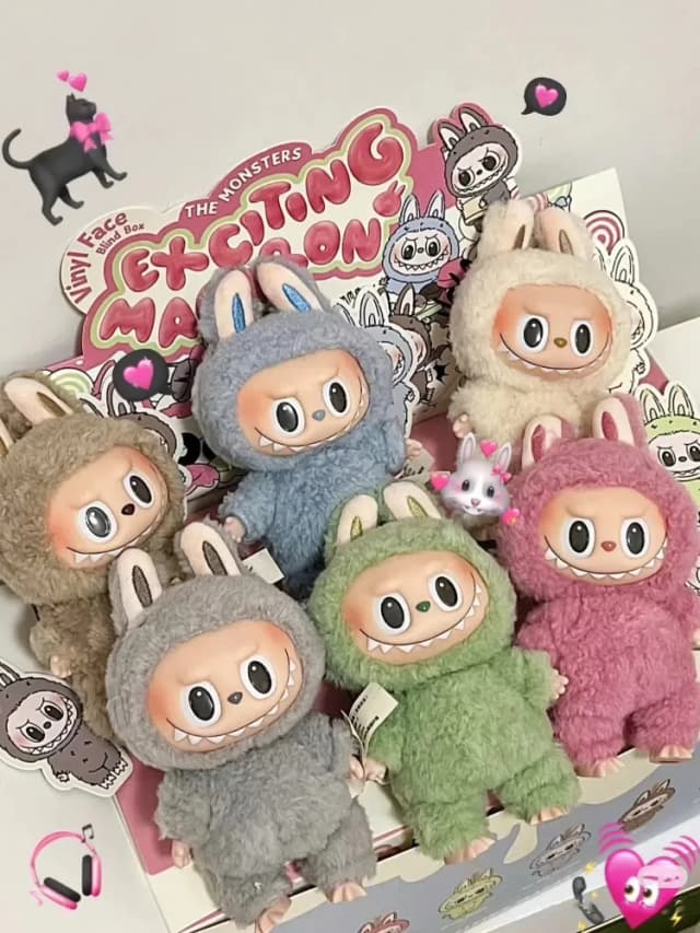 Labubu Have A Seat Series Cute Anime Figure Floccaggio PVC Floccaggio Modello di bambola Decorazioni per auto Ornamento da tavolo Regalo di compleanno per bambini