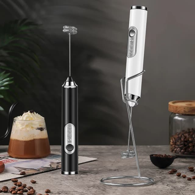 Frusta wireless portatile a doppio bastone Schiuma per creme Mini frullatore portatile Caffè Latte Controllo a tre velocità Bianco uovo USB montata
